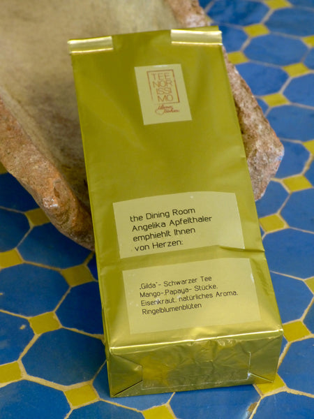 Schwarztee „Gilda“ mit Mango, Papaya, Eisenkraut und Ringelblume